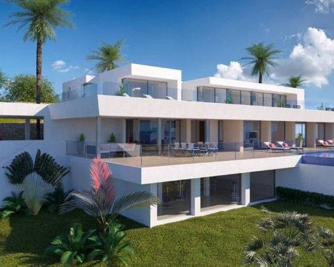 VILLA DE LUJO EN CUMBRES DEL SOL Villa distribuida en tres niveles, fruto de un diseño único y exclusivo, con espacios amplios, abiertos y luminosos, en el que todas las estancias están orientadas hacia el mar Mediterráneo, para aprovechar al máximo ...