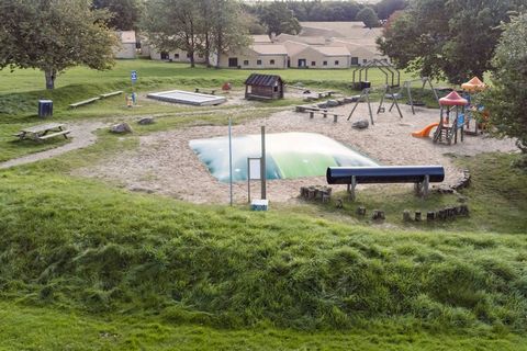 Boendet ligger i de natursköna omgivningarna i Hindsgavls naturreservat och erbjuder en fridfull tillflyktsort med direkt tillgång till både vatten och skog. Gästerna kan välja mellan en rad semesterhus med varierande kapacitet: från lägenheter för 2...