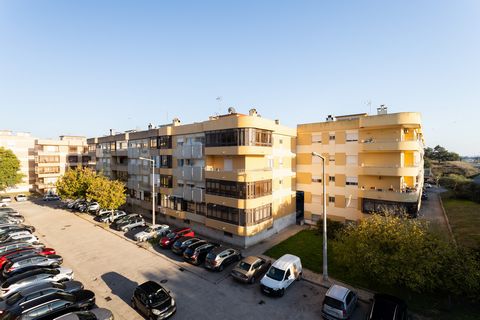 Appartamento con 2 camere da letto in ottime condizioni, con molta luce naturale Situato al secondo piano di un edificio senza ascensore, questo appartamento con 2 camere da letto è l'ideale per chi cerca un ambiente confortevole, luminoso e ben posi...