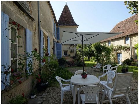 Located in the historic center of DUN SUR AURON, I am a very old house from the 15th century, having kept all the charm of authenticity. My days pass peacefully out of sight, in my beautiful garden of 1039 m², fully enclosed. My garden is wooded, and...