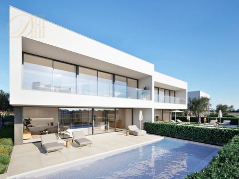 DH presents, Exceptional villa, under construction, inserted in one of the most luxurious areas of the city of Lagos. Surrounded by the beaches of Camilo and Dona Ana and also the famous Ponta da Piedade. The village has modern features, high quality...