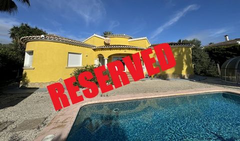 Villa te koop in Moraira, gebied van La Sabatera, gebouwd in 2000, op slechts 1 km van voorzieningen en 2,5 km van het stadscentrum en de stranden. Het is gelegen op een vlak perceel, met een tuin, ommuurd. Rustige omgeving. Open uitzichten. Het huis...