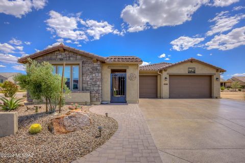 This Vienta model with a casita offers 3 bedrooms, den, 3.5 bath and 3-car extended length garage with epoxy floors and driveway. The chefs kitchen presents with quartz countertops, spacious island, walk-in pantry and upgraded cabinets with soft clos...