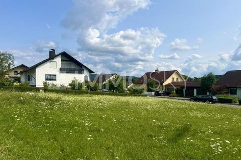 Tu sueño, tu plan, tu casa: tierra para el comienzo perfecto ¡Bienvenido a la propiedad de sus sueños en Litzendorf en Rothfeld 9, una oportunidad exclusiva para hacer realidad la casa de sus sueños! Esta atractiva propiedad, con una generosa superfi...