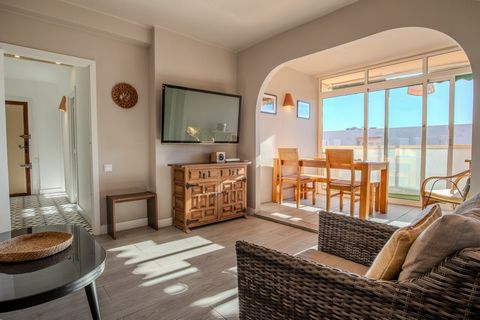 This beautifully updated apartment is located just a 5 minute walk from the iconic Arenal beach in Jávea. Set on the third and top floor of a well-kept building with a lift, it offers three generously sized bedrooms, a sun-soaked south-facing balcony...