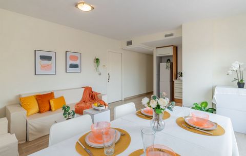 We present an exquisite penthouse for sale, boasting a prime location in the vibrant centre of this charming town on the Costa Blanca. This charming penthouse is located in one of the most privileged areas of Moraira, where tranquility and comfort me...