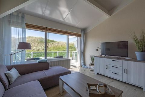 Ontdek dit mooie vakantieappartement voor 4 personen, perfect gelegen met adembenemend uitzicht op de duinen en strandopgangen in Callantsoog. Het appartement ligt op de bovenste verdieping en beschikt over een zonovergoten balkon, ideaal om te genie...