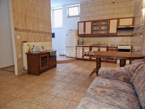 Location: Istarska županija, Pula, Gregovica. Pula, Gregovica, Affordable Apartment in the Basement Close to the Center In the wider center of Pula, in the Gregovica neighborhood, an apartment in the basement of a building is for sale, with a total a...