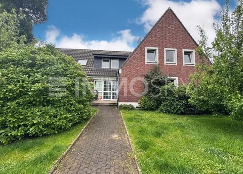 Erfpacht !!! Exclusieve vrijstaande woning met een royale 250 m² woonoppervlak op een perceel van 855 m². Dit charmante huis uit 1955 biedt vier badkamers, elf kamers verdeeld over twee verdiepingen en een verscheidenheid aan voorzieningen. Geniet va...