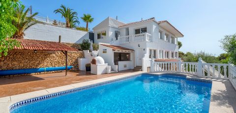 This fantastic sunny and bright villa, completely renovated in 2025, combines comfort, spaciousness, and Mediterranean style in a quiet yet well-connected setting, with beautiful open views of the sea and natural surroundings. With 216 m² built on a ...