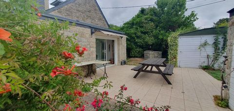 56150 SAINT-BARTHELEMY - EN EXCLUSIVITE Maison atypique et surprenante située en campagne à 5 minutes de toutes commodités et axes routiers Vous y découvrirez : - Au rez-de-chaussée : entrée sur pièce de vie avec cuisine aménagée-équipée, arrière cui...