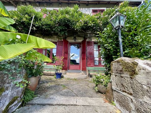 Maison en pierre avec chambres d'hôtes, piscine, gîte et espace bien-être