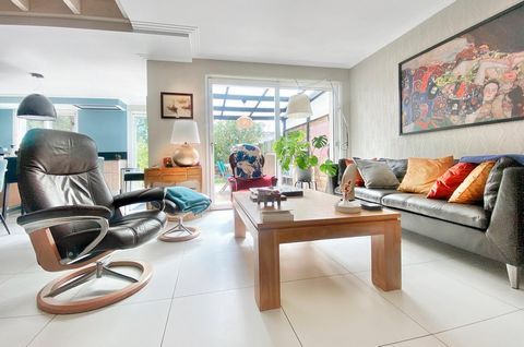 Maison moderne, fonctionnelle et chaleureuse