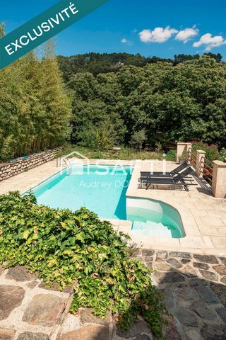 07140 Chambonas : Ensemble immobilier de 4 logements avce Piscine et chataigneraie