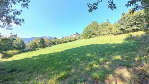 Terrain constructible de 1078m²