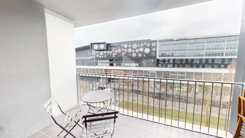 NOUVELLE EXCLUSIVITÉ ERA FLANDRE CRIMÉE - ROSA PARKS. ERA FLANDRE vous propose, dans un immeuble récent, un appartement a très fort potentially de 4 pièces de 93m2 dans un très bon état. Dit appartement is gelegen op de 6e verdieping met een balkon e...
