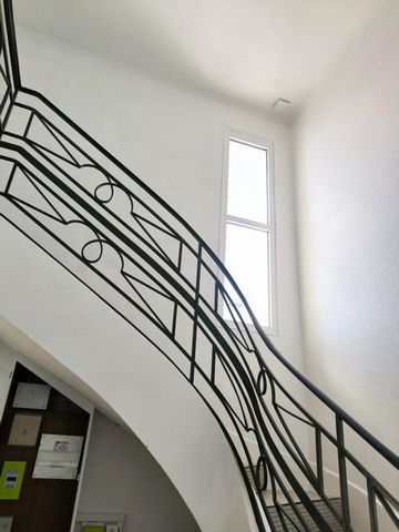 RARE A JONZAC - APPARTEMENT SPACIEUX A L'ANNEE !