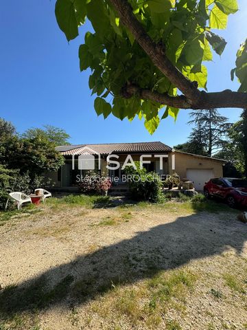 Maison avec piscine et garage