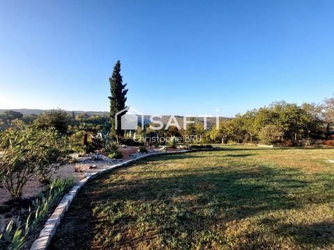 FLOTTES - PROPRIÉTÉ AVEC VUE EXCEPTIONNELLE - 2 HABITATIONS - PISCINE - PANNEAUX SOLAIRES