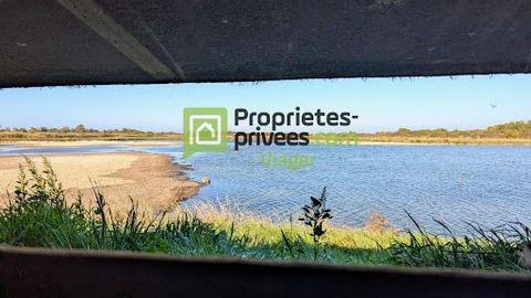 Opportunité rare ! MAISON en Vente à termes libre. BOURCEFRANC-LE-CHAPUS (17)-ILE D'OLERON Bourcefranc-le-Chapus, au pied du pont de l'île d'Oléron. A proximité immédiate des ports ostréicoles, des plages, des pistes cyclables et des réserves naturel...