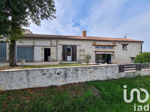 iad France - Marie-Christine Danckers vous propose: Située à Port-Sainte-Foy-et-Ponchapt, dans un cadre paisible à seulement 5 minutes des commerces et des écoles, et à 15 minutes de l’accès à l’A89, cette maison entièrement rénovée offre 196 m² d’es...
