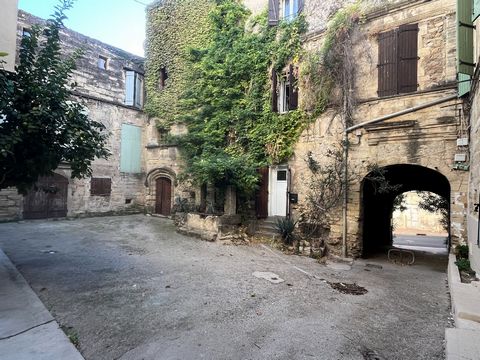 Belle maison de caractère de 200m2 avec 5 chambres en parfait état au cur historique de Roujan