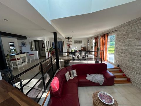 4 KM YERVILLE, Magnifique Pavillon de 220 m2