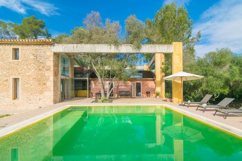 Beautiful house, amidst the mountains, for 6 people, and with private pool. It's only 3 km from Son Servera. The chlorine pool -which is 7 x 7 meters long and has a water depth ranging from 1.5 to 2 meters- is the place where you will enjoy a dip wit...