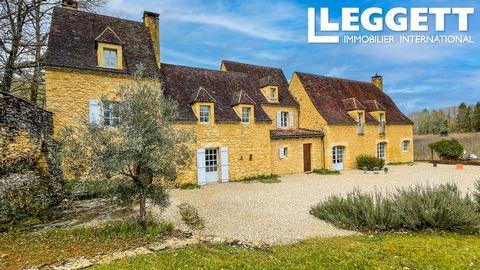 A19278NB24 - This superb property is located between Saint Julien de Lampon and Gourdon, in a magnificent setting : meadow, nature, wood... in a quiet area. It has been restored with high quality features and brings all the comfort you need. Located ...