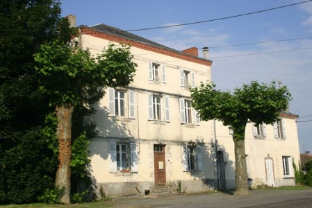 Renovation Project with 8 Apartments for Sale in Oradour Sur Vayres Limousin France Esales Property ID: es5553376 Property Location 22 Bis, Rue de 8 Mai 1945, Oradour Sur Vayres Limousin 87150 France Property Details Famed for its beautiful beaches e...