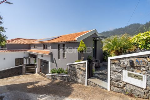 Identificação do imóvel: ZMPT556054 Fantastisches Haus mit 3 Schlafzimmern zum Verkauf mit atemberaubender Aussicht. Dieses unglaubliche Haus mit 3 Schlafzimmern ist ein wahres Paradies, in dem Sie geräumige Bereiche, einen fabelhaften Pool und eine ...