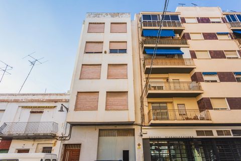 ATTENTION INVESTORS, ENTREPRENEURS AND PROMOTERS EXCELLENT BUILDING OPPORTUNITY IN l'ALCUDIA (VALENCIA) EXCELLENT OPPORTUNITY to acquire this 5-STOREY BUILDING, allocate it to any BUSINESS or COMMERCIAL ACTIVITY, to carry out A REAL ESTATE PROMOTION,...