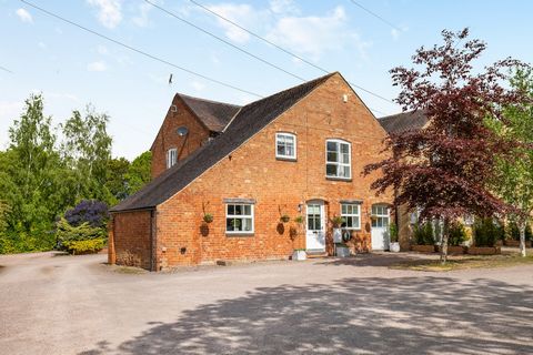 6 Walton Bank is a delightful spacious character driven 3/4 bedroom barn conversion situated on the outskirts of the popular market town of Eccleshall. This lovely home has a pleasant balance of contemporary and character features with its own privat...