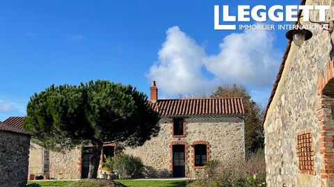 A25443KRW85 - At the end of a private driveway lined with a variety of trees, you will come to this former stone farmhouse, comprising a magnificent longère (traditional farmhouse), a beautiful barn and a pretty sheepfold converted into a guest room ...
