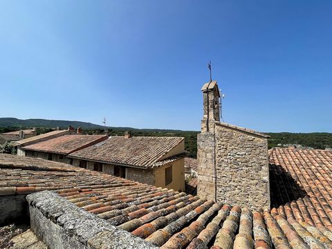 VENASQUE-PERNES LES FONTAINES-SAINT DIDER-MONT VENTOUX Becoming the owner of a part of history, dream or reality? This village house with 400 m² of living space has remained authentic! Inhabited by a Lord, she kept her soul! Great potential for this ...