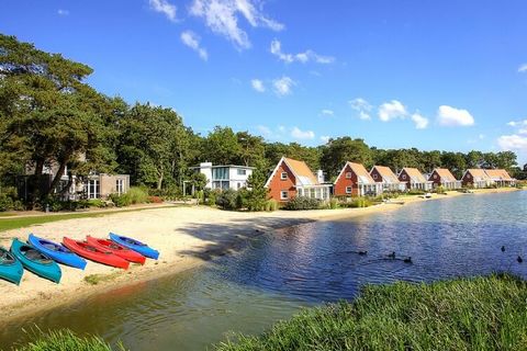 This comfortable chalet in the spacious holiday park Resort De Zanding is surrounded by nature reserves, including De Hoge Veluwe National Park, located 19 km northwest of the charming city of Arnhem. The small-scale center of Otterlo is only 1.5 km ...