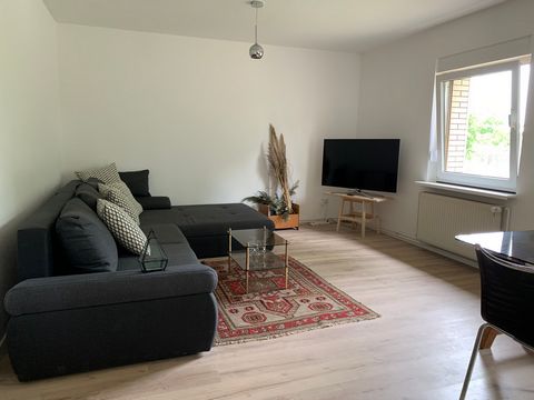 This beautiful 2-room old building apartment offers everything you need to feel good. Located directly on the lake in one of Berlin's most popular recreational areas, this location offers everything you need to relax. The lake is only a few meters aw...