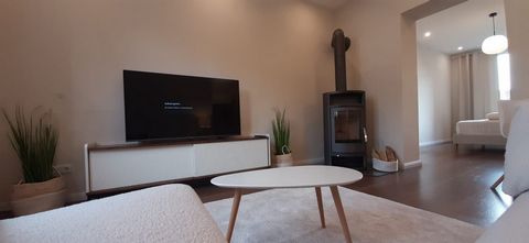 Comfortable and convenient located flat for high standards. Newly renovated as well as with luxury furniture furnished by Rahaus. This makes this apartment so ideal for short term rentals (temporary use of place of residence) for people with high sta...