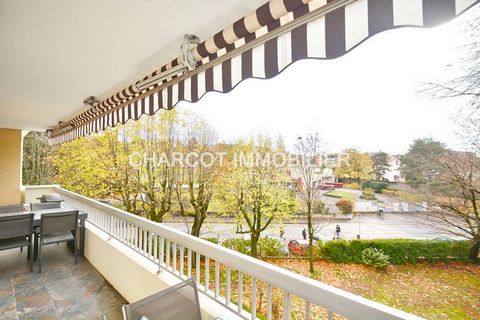 IN LYON 5th, NEAR THE POINT DU JOUR, PRIVILEGED LOCATION, CHARCOT IMMOBILIER offers you an apartment completely renovated in 2020. This T5 type, crossing of about 105 m2, facing south, is located in a small closed residence, renovated and isolated in...