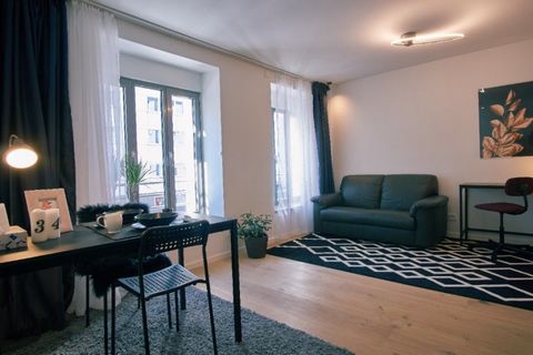 Just move in. Absolutely luxury furnished and high quality equipped 1 room apartment in Nuremberg directly at the Wörhder See. Premiunausstattungen: -high-quality oak parquet flooring -floor heating -Busch-Jäger video intercom system -high-quality fl...