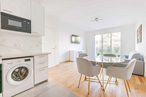 This property is available for a mobility lease ONLY. The mobility lease is a type of short-term furnished rental agreement. It is designed to facilitate the mobility of tenants, particularly those who have to move for professional reasons (transfer ...