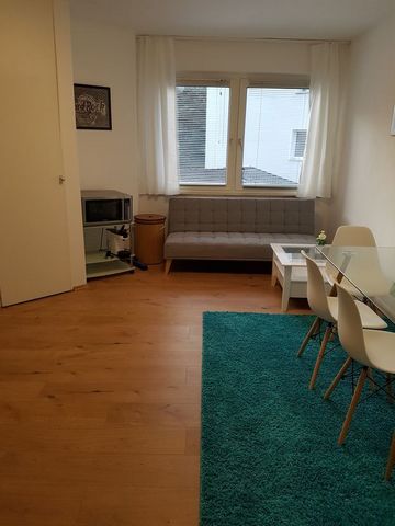 Well-kept apartment house in a quiet side street. The apartment is first-time use after major renovation. The apartment is on the first floor. Good public transport connections, close to Essen main station approx. 9 minutes on foot. Restaurants and s...