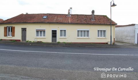 Your real estate advisor DE CARVALHO VÉRONIQUE offers you this house in Sailly-Flibeaucourt. This single-storey house is composed of 3 bedrooms, 2 kitchens, a living room, a dining room, a bathroom and a separate toilet. A large cellar, a workshop, a...