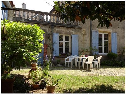 Located in the historic center of DUN SUR AURON, I am a very old house from the 15th century, having kept all the charm of authenticity. My days pass peacefully out of sight, in my beautiful garden of 1039 m², fully enclosed. My garden is planted wit...