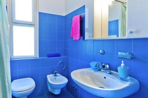 Only 100 meters from the beach: Apartment house with studios and holiday apartments of different sizes, all with furnished balconies and some with sea views. You live near the pedestrian zone of Bibione-Spiaggia and can go for a stroll after a fun da...
