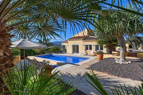 Beautiful and comfortable villa in Javea, on the Costa Blanca, Spain with private pool for 6 persons. The house is situated in a residential beach area. The house has 3 bedrooms and 3 bathrooms. The accommodation offers a lot of privacy, a garden wit...