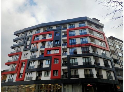 El apartamento en venta se encuentra en Kaithanee. Kaithani es un distrito situado en el lado europeo de Estambul. Es una zona residencial con una mezcla de barrios antiguos y tradicionales y los últimos y más modernos desarrollos. La zona alberga mu...