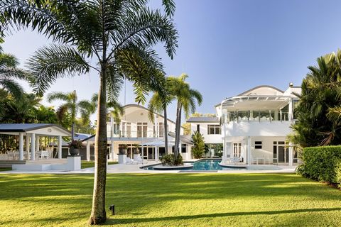An exclusive retreat, this eight-bedroom prestige home sits proudly on a 3,298sqm beachfront allotment. Boasting phenomenal entertainment options, glamorous swimming pools and a private lift, this multi-level property is also ideally positioned betwe...