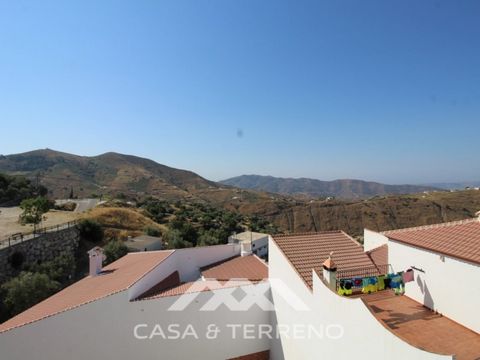 Nice apartment in Canillas de aceituno. The property has 95 m2 and consists of a spacious living room, kitchen with furniture made of cherry wood and space for storage, three bedrooms and a bathroom. It has double glazing windows , air conditioning a...