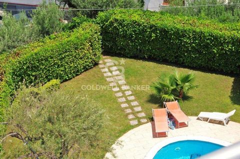 Inserted within a newly built, well-inhabited residence, equipped with a swimming pool and private access to the sea, we offer for sale a charming residential solution of approximately 45 m2 completely renovated and ready to be inhabited. The propert...